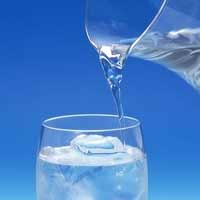 Uống Nước Đá thường xuyên có thể bị bệnh Trĩ.